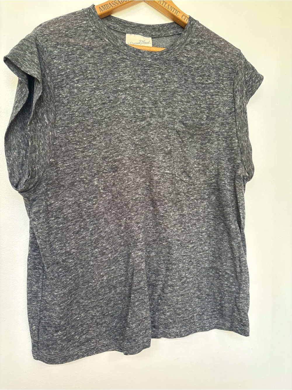 Universal Thread Slub Heather Gray Short Sleeve Pocket Tee